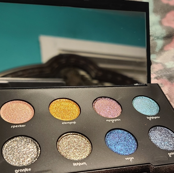 Urban Decay Make Up - Picture 2 of 8